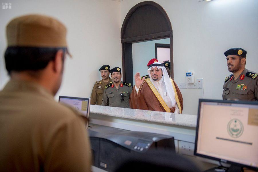 أمير القصيم يزور إدارة الأسلحة والمتفجرات بشرطة المنطقة