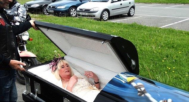 العروس داخل التابوت