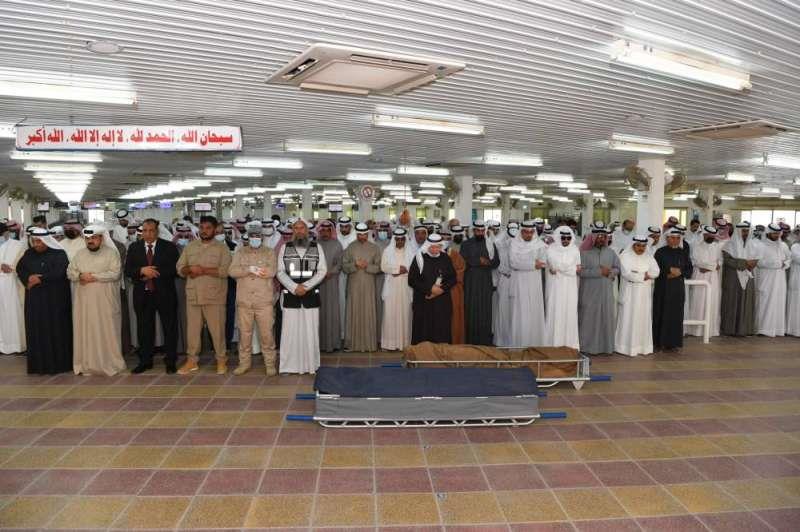 جموع غفيرة تشيع جثمان السياسي البارز أحمد الخطيب 