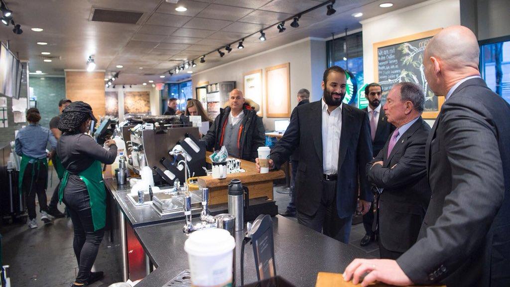 بعيداً عن الرسميات والبروتوكولات.. صور لولي العهد في 