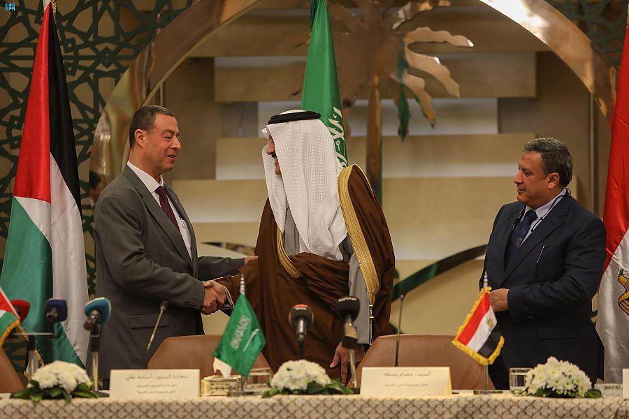 السفير أسامة نقلي يسلم مصر وفلسطين حصتيهما من مشروع الهدي والأضاحي 