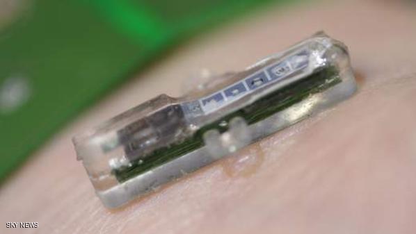 مختبر الدم عبارة عن شريحة لا يزيد طولها على 1.4 سنتيمتر