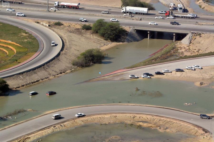 بالصور.. طيران الأمن يرصد الأضرار التي أحدثتها الأمطار في المنطقة الشرقية