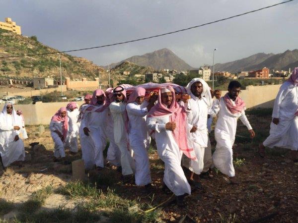 بالصور.. أهالي الريش يشيعون 