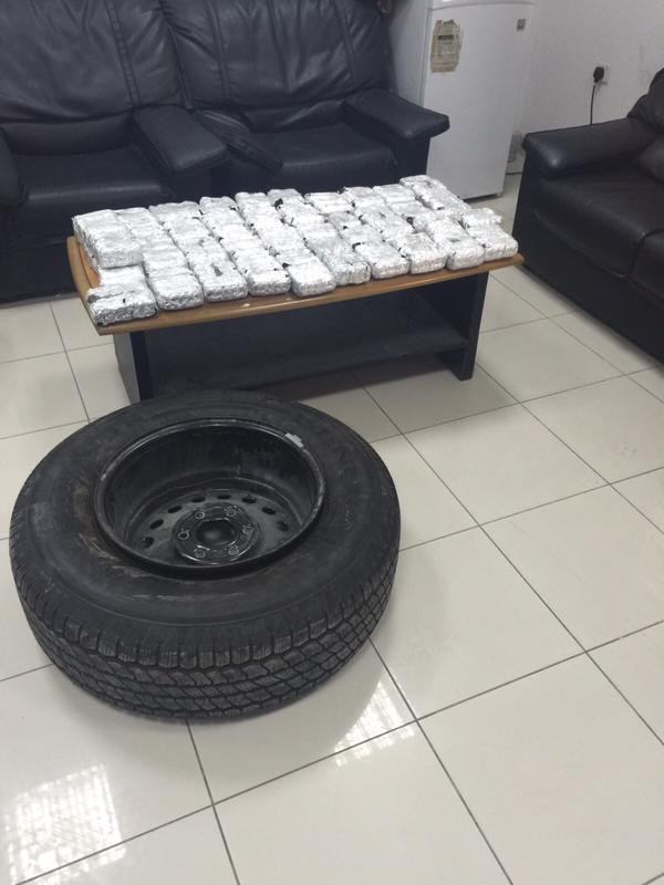 بالصور.. الجمرك تحبط محاولة تهريب أكثر من 23 ألف حبة 