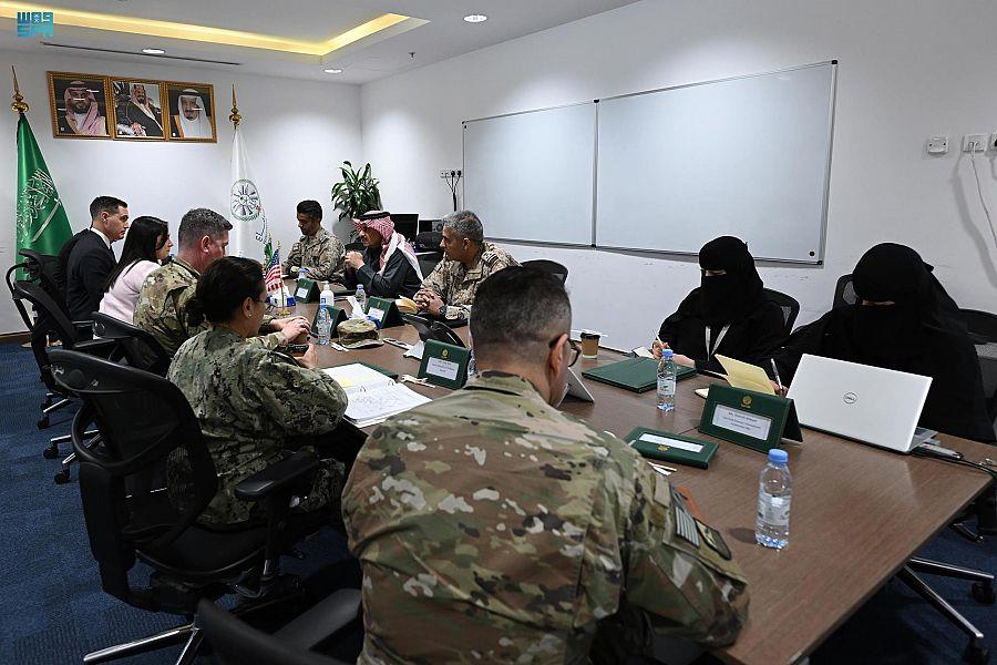 قائدا القوات البحرية والبرية يستقبلان مسؤولين أمريكيين لتعزيز أمن الممرات المائية قائدا القوات البحرية والبرية يستقبلان مسؤولين أمريكيين لتعزيز أمن الممرات المائية