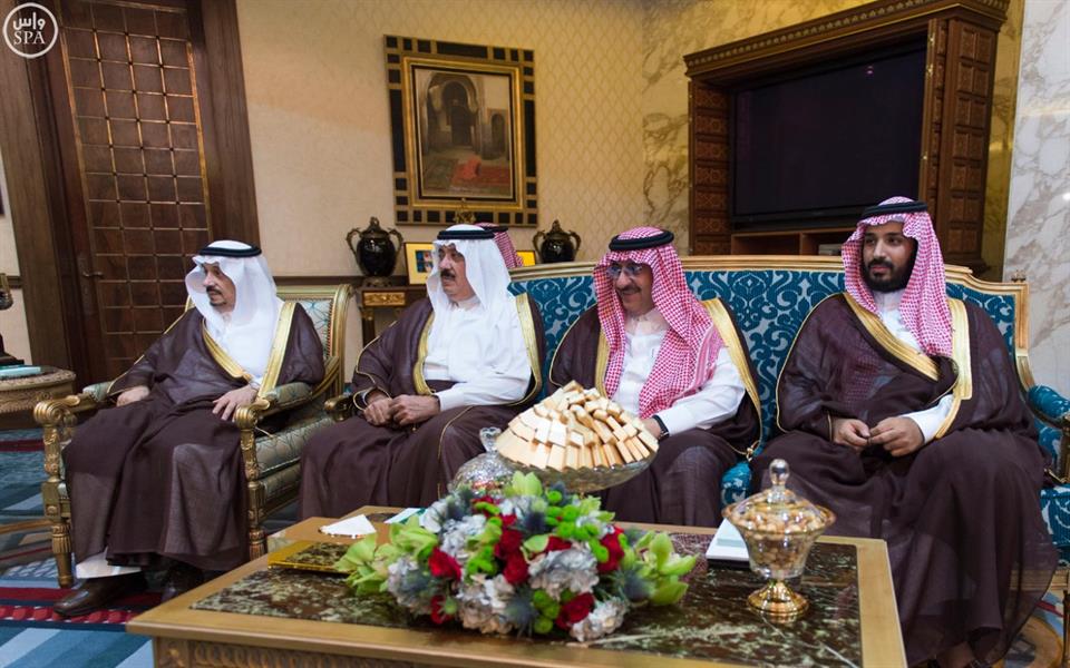 خادم الحرمين الشريفين يعقد جلسة مباحثات مع رئيس الوزراء الفرنسي