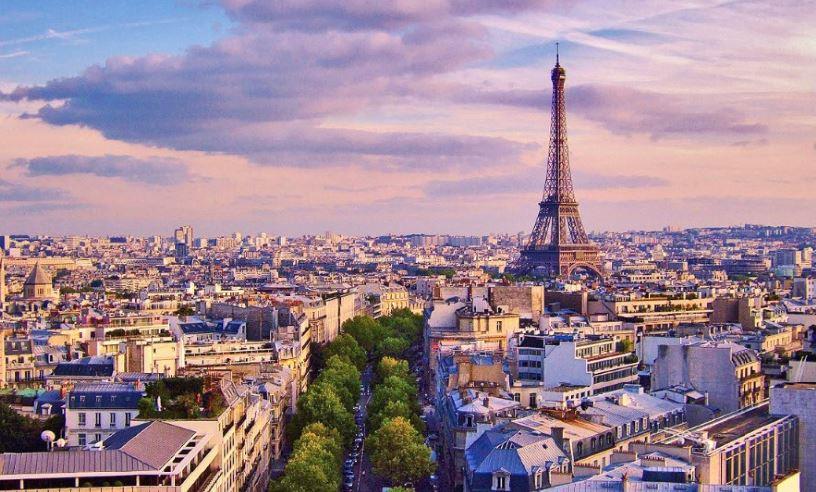 فرنسا: تسريع إجراءات منح الجنسية للعاملين في خط الدفاع الأول ضد كورونا