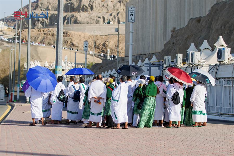 توافد الحجاج إلى مشعر منى لقضاء يوم التروية استعدادا للوقوف بعرفة غدا توافد الحجاج إلى مشعر منى لقضاء يوم التروية استعدادا للوقوف بعرفة غدا