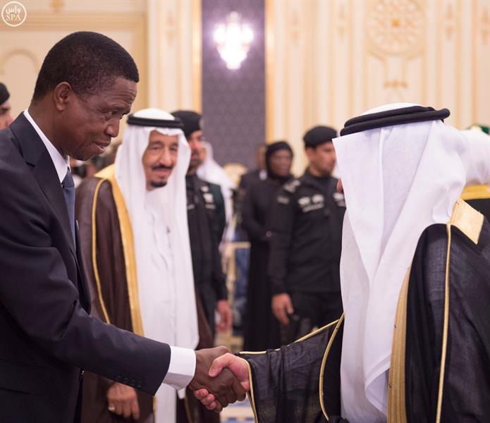 خادم الحرمين يستقبل رئيس جمهورية زامبيا ويقيم مأدبة غداء تكريما له
