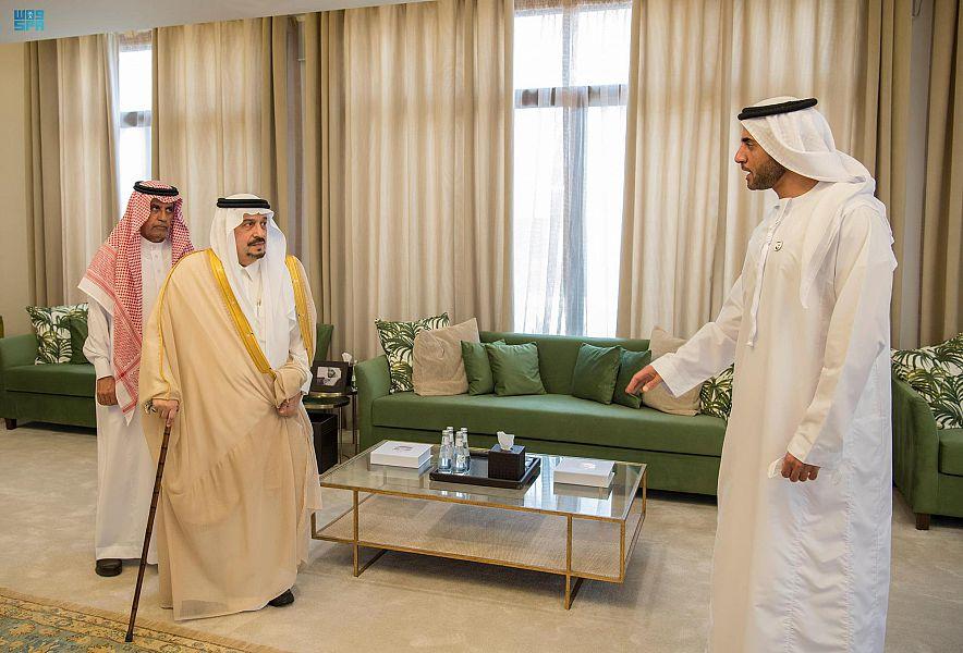 أمير الرياض يقدم العزاء في وفاة الشيخ خليفة بن زايد