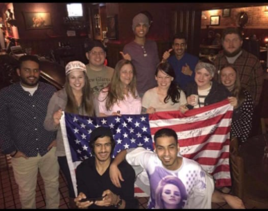 مبتعث سعودي ينظم زيارة لمدرسيه من أمريكا لموسم الرياض وشتاء طنطورة