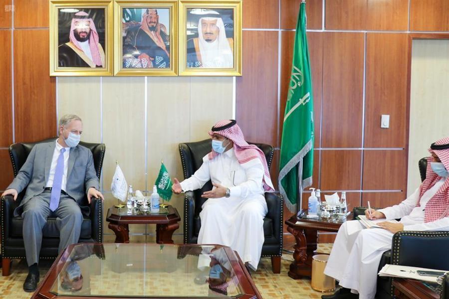 السفير آل جابر يلتقي بسفير الولايات المتحدة الأمريكية لدى اليمن