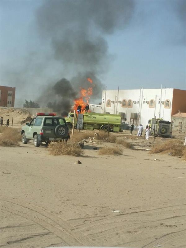 صور من الحريق الذي اندلع بمحطة الوقود
