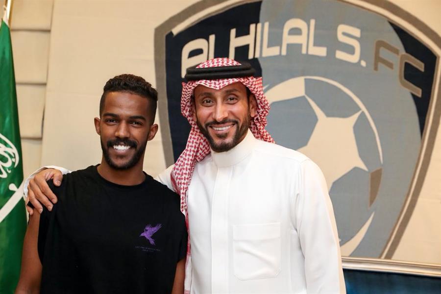 أخبار 24 | الهلال يجدد عقد العابد والمعيوف