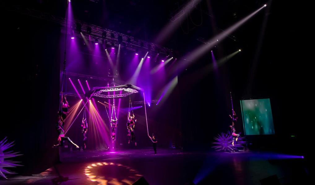 السيرك الغنائي العالمي ينتزع إعجاب زوار موسم الرياض