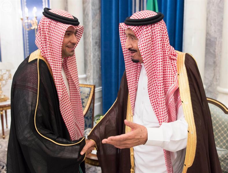  أمام خادم الحرمين الشريفين .. أمير الحدود الشمالية ووزير الإسكان يؤديان القسم