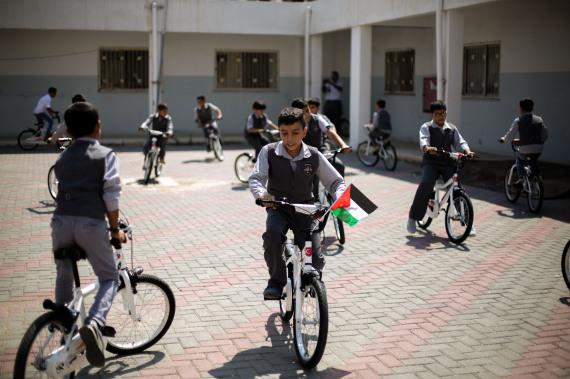 أردوغان يعايد أيتام غزّة بدرَّاجات هوائية