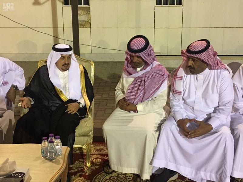 الأمير فيصل بن بندر يقدم العزاء لأسرة محمد بن هلال المطيري - رحمه الله - الأمير فيصل بن بندر يقدم العزاء لأسرة محمد بن هلال المطيري - رحمه الله -