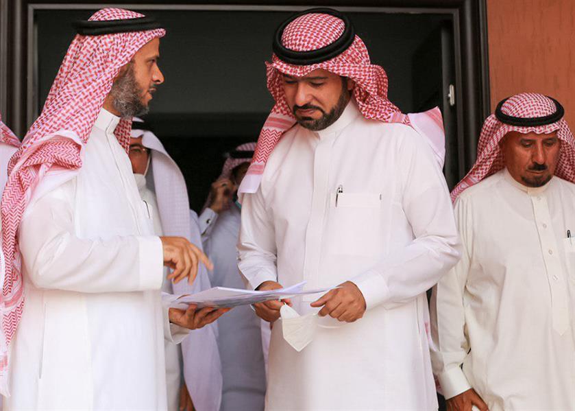 وزير الإسكان يسلم وحدات سكنية وزير الإسكان يسلم وحدات سكنية