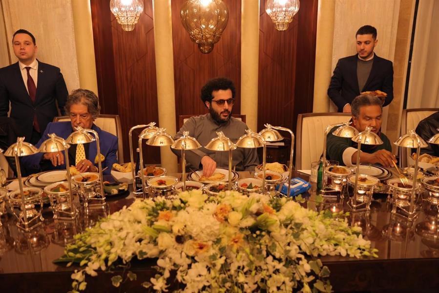 تركي آل الشيخ يلتقي عدداً من الفنانين العرب المشاركين في ليلة 