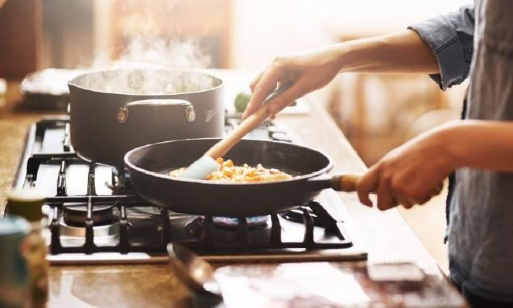 4 طرق سهلة وسريعة للمطبخ يمكن أن توفر لك الوقت والمال والطاقة