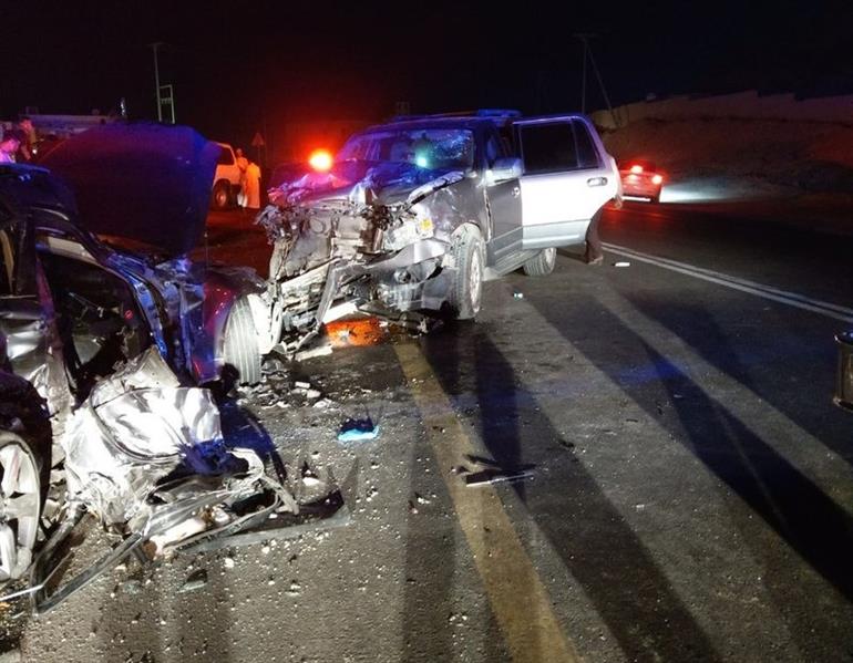 تجاوز خاطئ ينهي حياة شخصين ويصيب رجلاً وزوجته تجاوز خاطئ ينهي حياة شخصين ويصيب رجلاً وزوجته