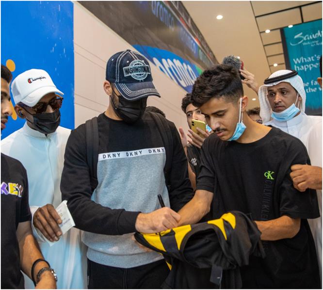 "حمدالله" يصل جدة للانضمام لـ "الاتحاد"