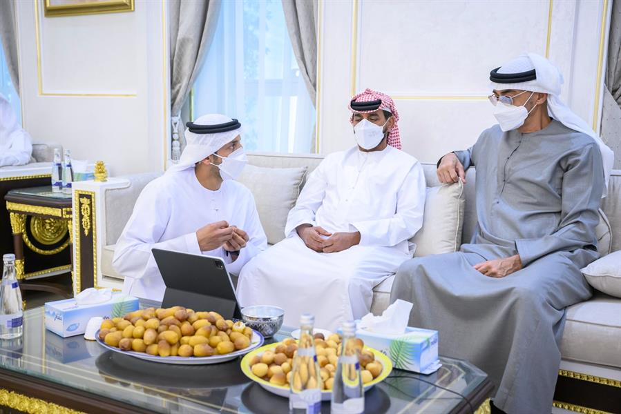 محمد بن زايد يزور رائد الفضاء محمد بن زايد يزور رائد الفضاء