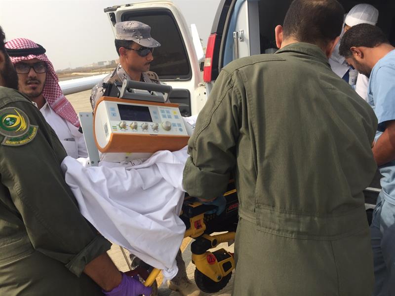 محمد بن نايف يوجّه بطائرة خاصة لنقل جندي مصاب بالحدود لعلاجه بالرياض (صور) محمد بن نايف يوجّه بطائرة خاصة لنقل جندي مصاب بالحدود لعلاجه بالرياض (صور)