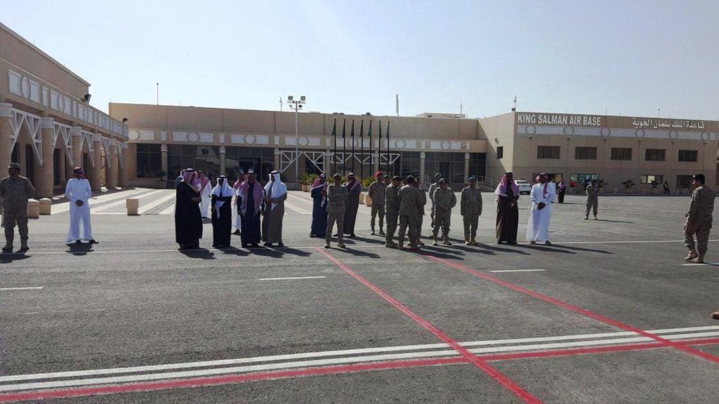 بالصور.. وصول جثمان العقيد 