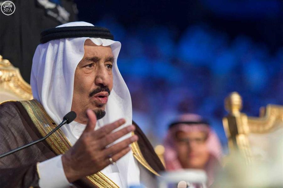 خادم الحرمين الشريفين يرعى حفل تخريج الدفعة خادم الحرمين الشريفين يرعى حفل تخريج الدفعة