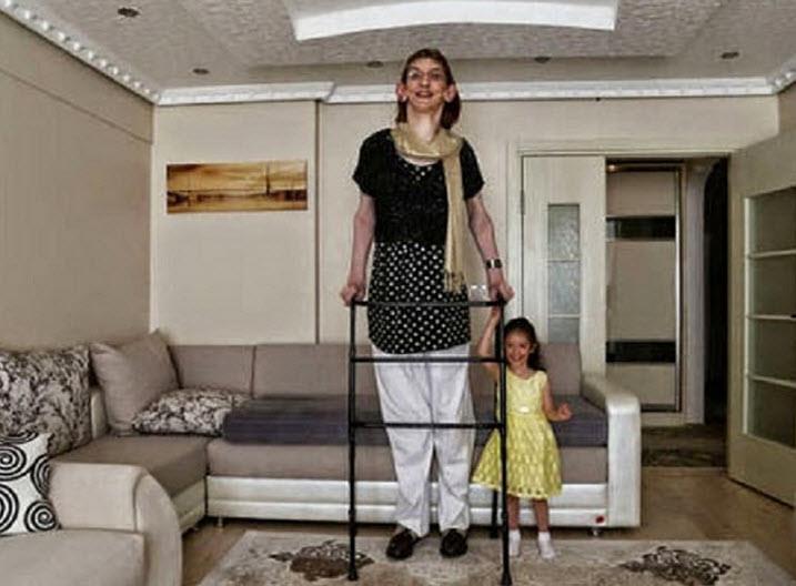 اطول فتاه في العالم