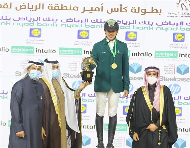 صور.. الفارس الشربتلي يفوز بكأس أمير الرياض لقفز الحواجز