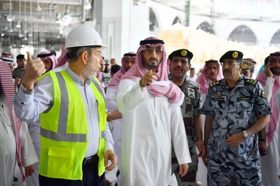 نائب أمير مكة يتفقّد المسجد الحرام.. ويوجّه بتشكيل فريق عمل للعناية الفورية بالمعتمرين في رمضان نائب أمير مكة يتفقّد المسجد الحرام.. ويوجّه بتشكيل فريق عمل للعناية الفورية بالمعتمرين في رمضان