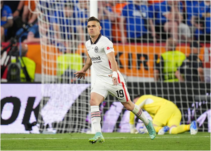 فرانكفورت بطلاً للدوري الأوروبي بعد مباراة ماراثونية أمام رينجرز