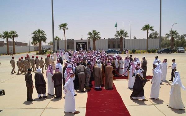 بالفيديو والصور.. أهالي منطقة الحدود الشمالية يودعون الأمير مشعل بن عبدالله 