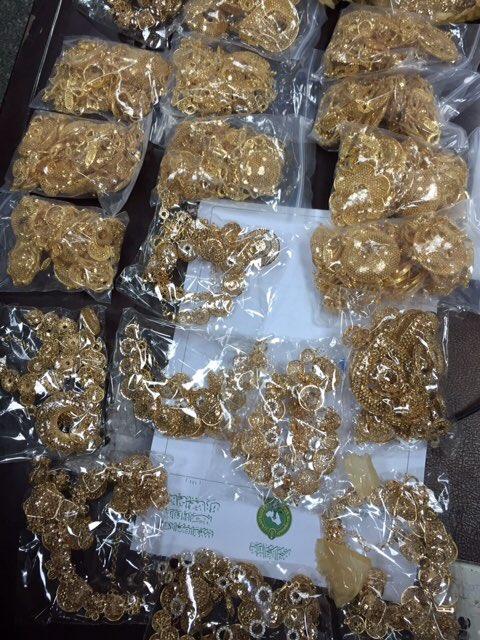 بالفيديو.. إحباط تهريب 3.5 كيلو ذهب عبر جسر الملك فهد