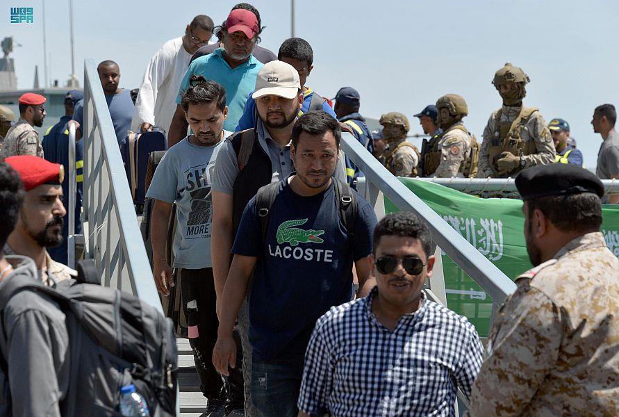 إجلاء 45 مواطنًا و88 من رعايا الدول من السودان إلى جدة إجلاء 45 مواطنًا و88 من رعايا الدول من السودان إلى جدة