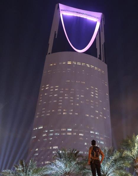 كيف تحدث رحّالة أمريكي عن زيارته للمملكة؟.. ومفاجأة في تقييمه لمهارات القيادة والضيافة