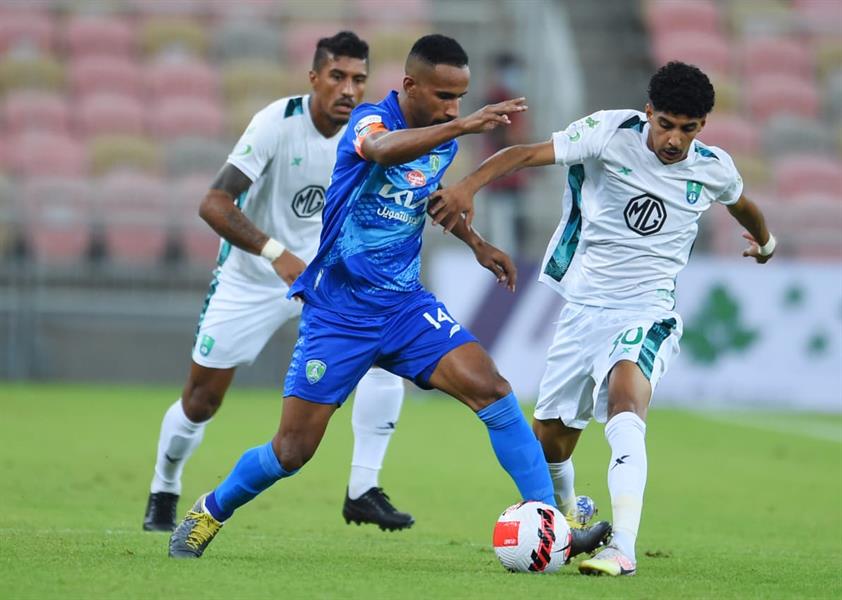 التعادل يُخيم على نتيجة الشوط الأول بين 