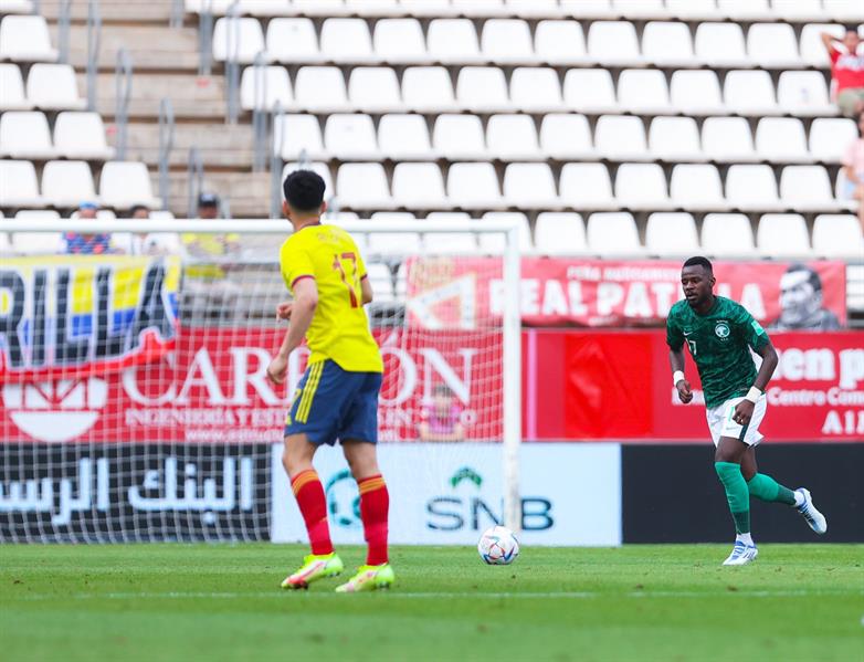 المنتخب الكولومبي يتقدم بهدف في شوط أول أمام الأخضر 