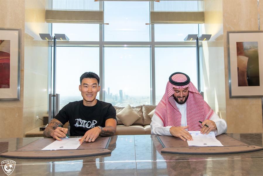 الهلال يجدد عقد جانغ هيون سو