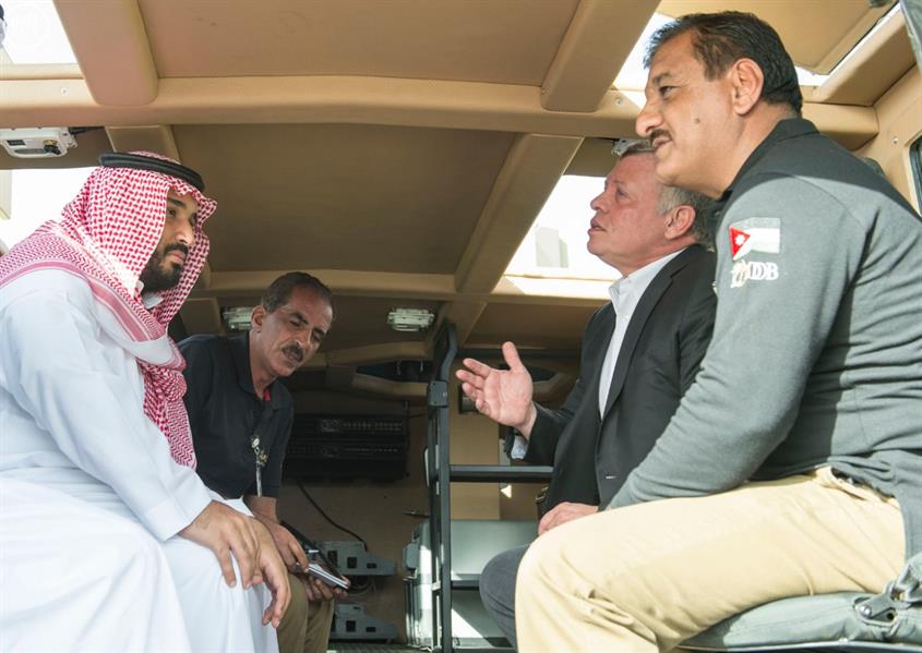 ولي ولي العهد وملك الأردن يطلعان على آليات عسكرية حديثة من إنتاج وتطوير الأردن‎