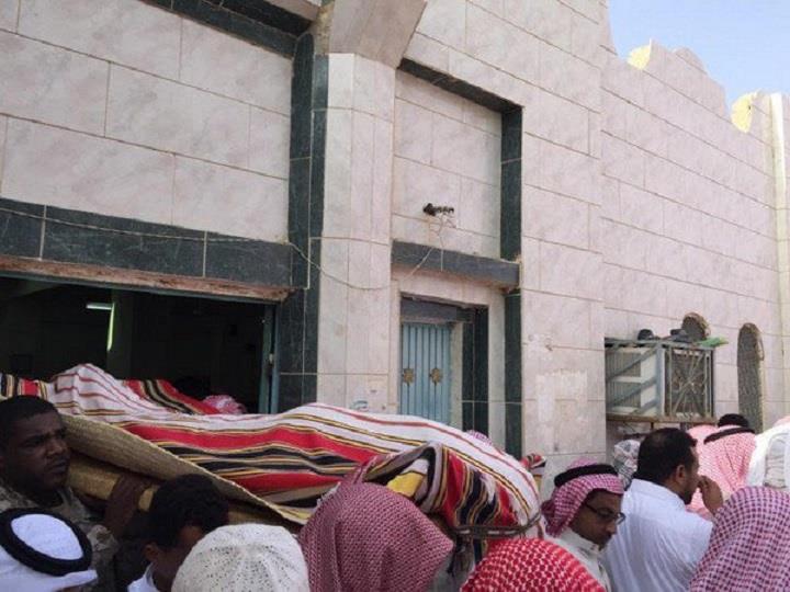 بالصور.. تشييع جنازة الشهيد الرقيب بالصور.. تشييع جنازة الشهيد الرقيب