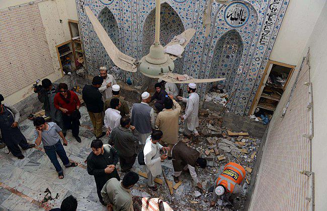 مقتل 6 أشخاص بهجوم على مسجد في باكستان