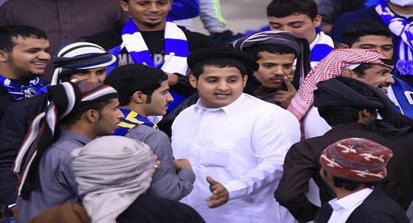 بالصور .. مشكلة في مدرج الهلال سببها ” مشجع نصراوي ” ! بالصور .. مشكلة في مدرج الهلال سببها ” مشجع نصراوي ” !