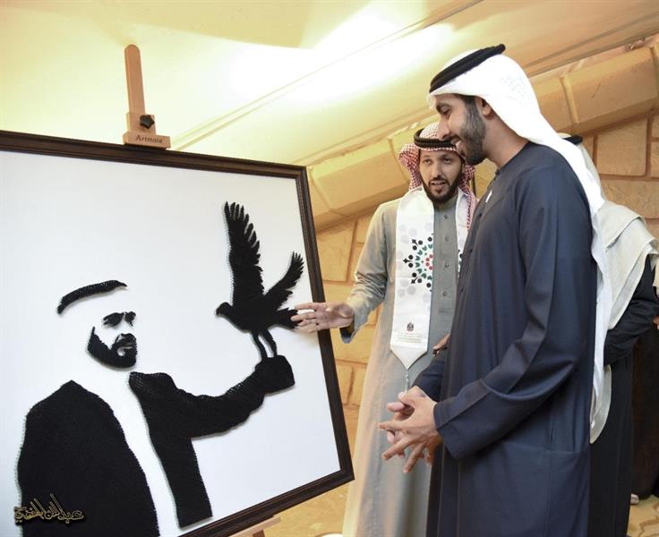 فنان سعودي يُبدع في رسم لوحة لولي العهد بالمسامير والخيوط فنان سعودي يُبدع في رسم لوحة لولي العهد بالمسامير والخيوط