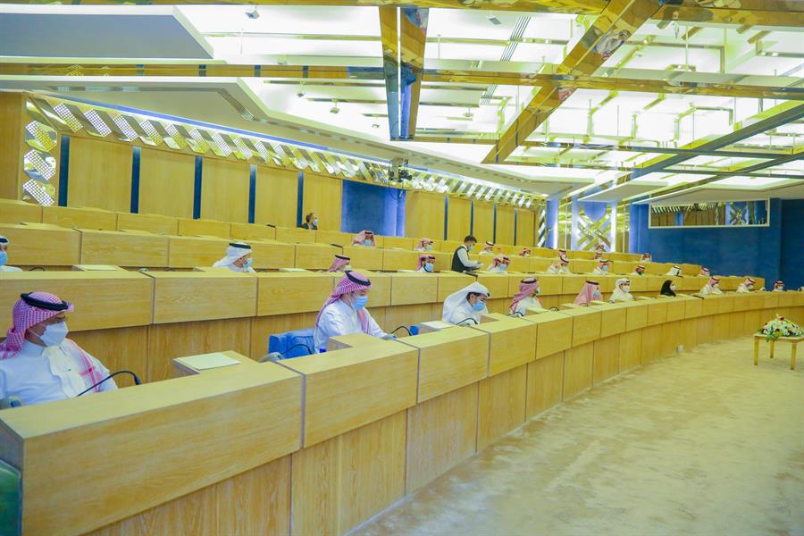 وزير الرياضة يجتمع برؤساء أندية الدوري (صور)