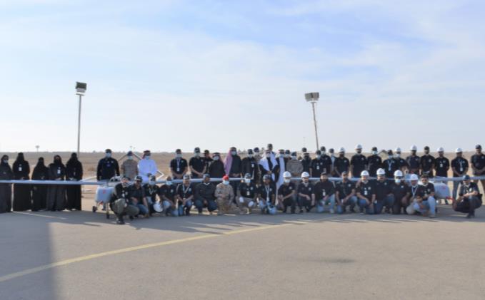 صور.. مساعد وزير الدفاع يقف على الصناعات الوطنية في مجال الأنظمة التقنية والدفاعية 